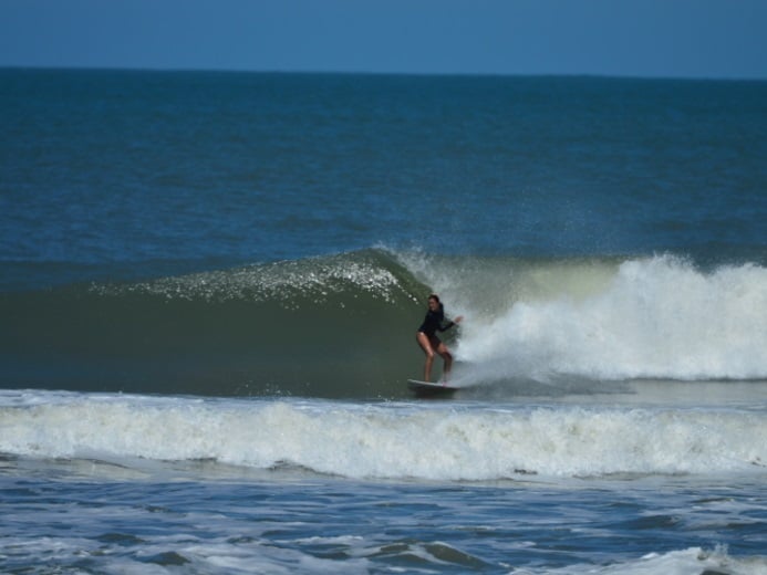 Surf e turismo por Viviane Costta (surfista e aluna YA)